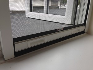 Warema retractable flyscreen window